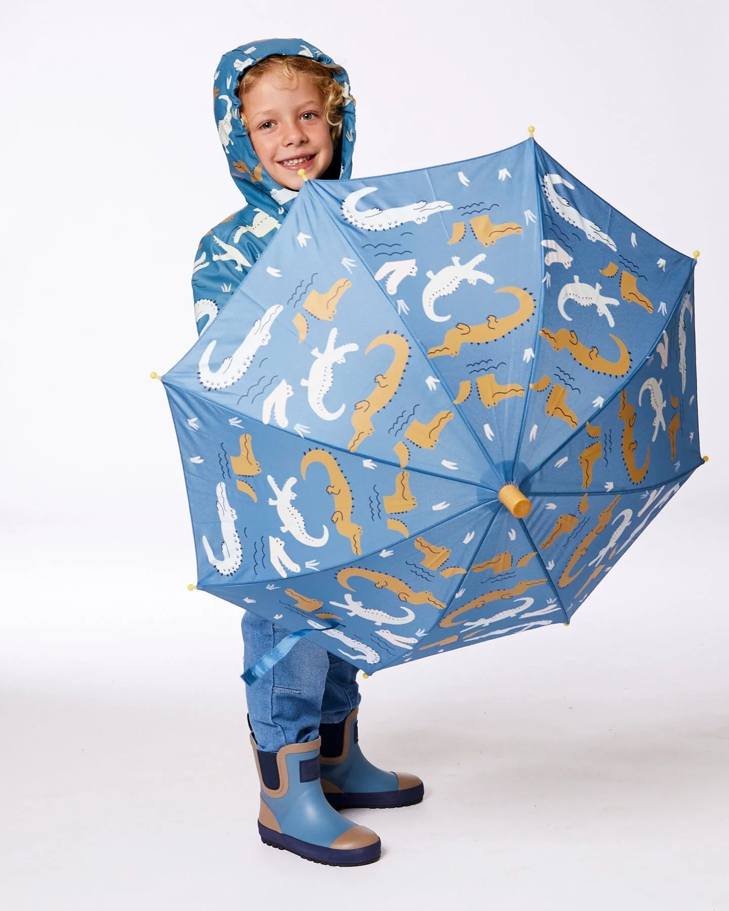 Blue Umbrella With Crocodiles That Change Color Upon Contact With Water