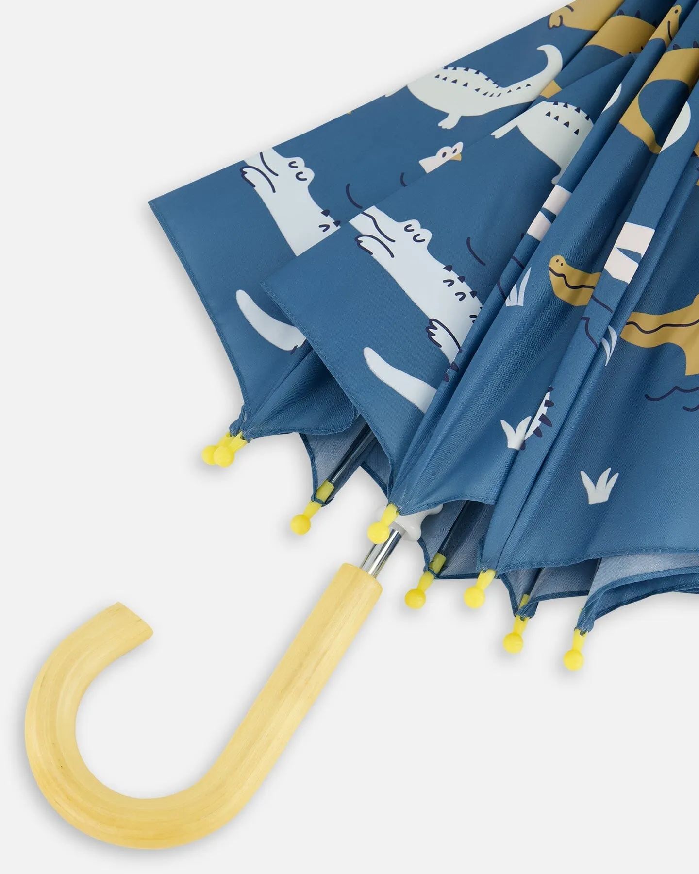 Blue Umbrella With Crocodiles That Change Color Upon Contact With Water