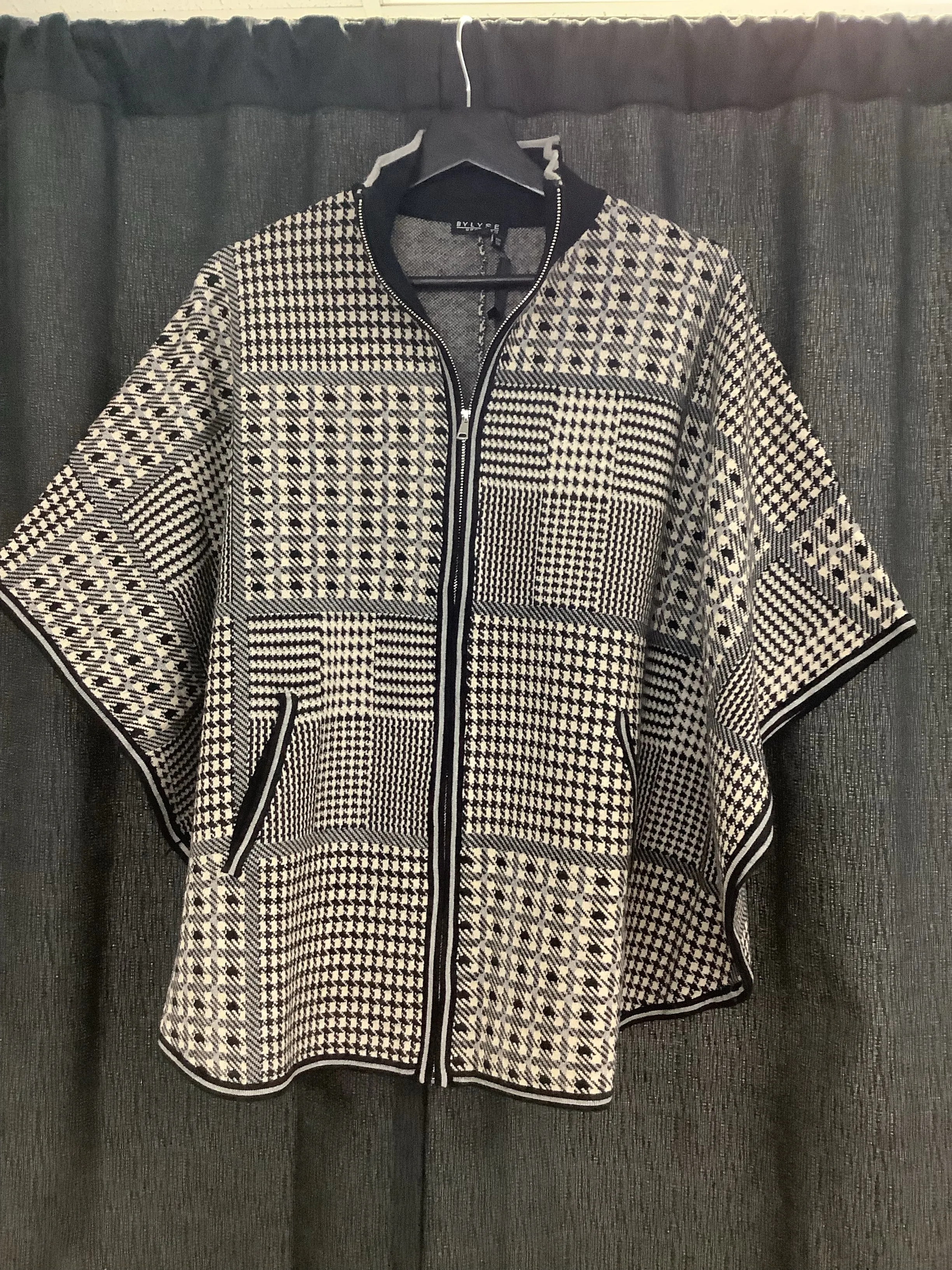BYLYSE ZIP PONCHO Black 253-2075