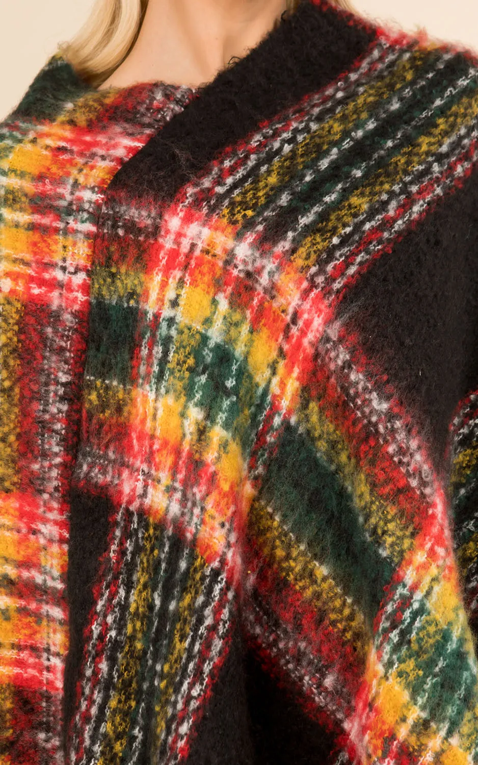 PA3125 / AV432 Plaid Pattern Comfy Soft Poncho w/Tassel