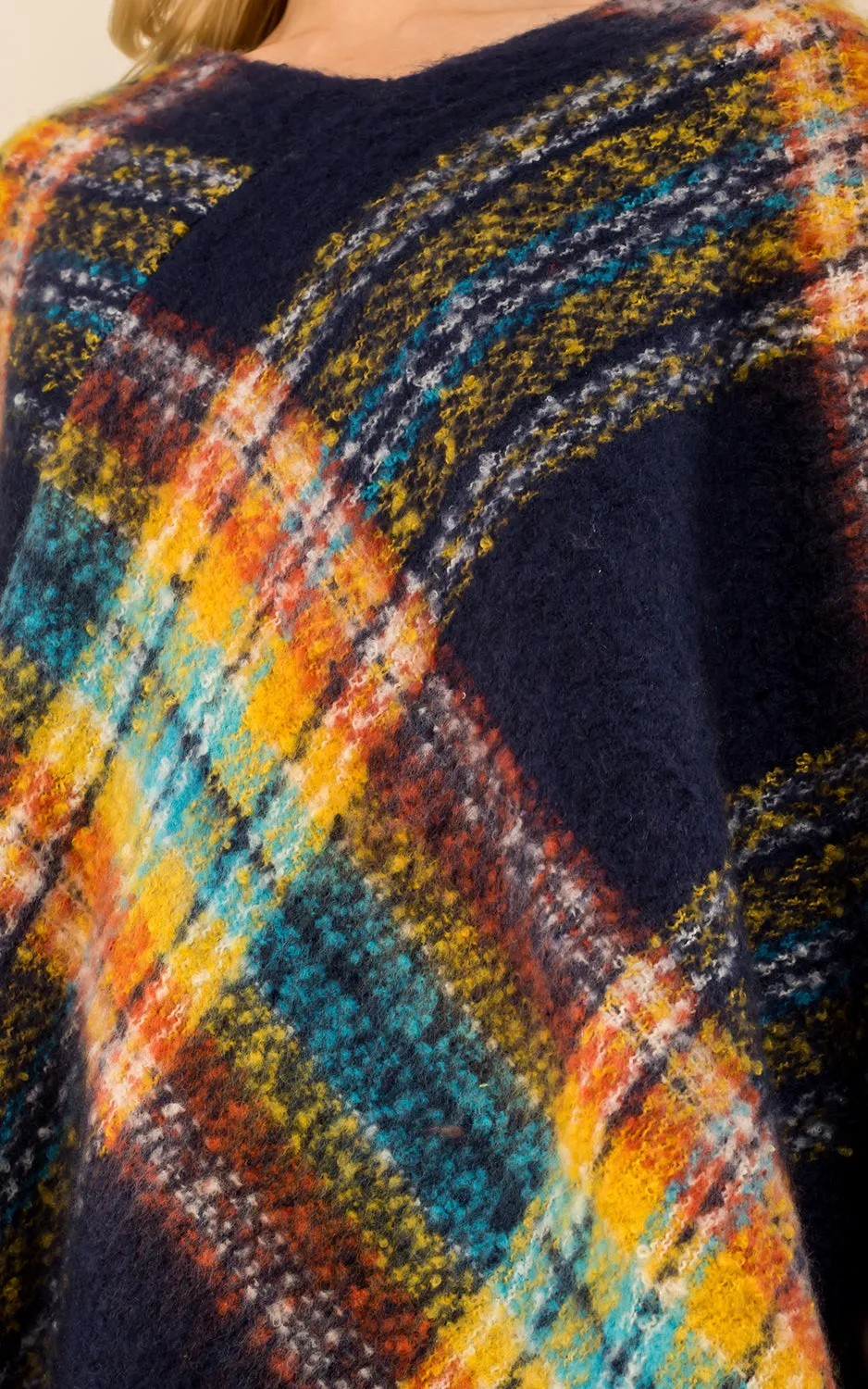 PA3125 / AV432 Plaid Pattern Comfy Soft Poncho w/Tassel